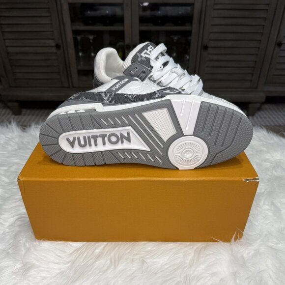 Louis Vuitton Trainer - Gray - Picture 2 of 3
